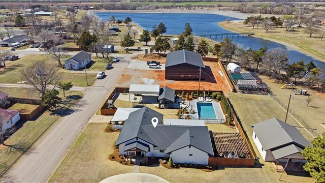 401 N Stephens Street, Hobart, OK 73651