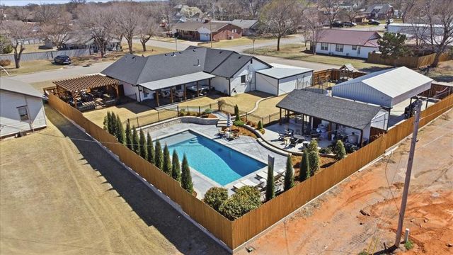 401 N Stephens Street, Hobart, OK 73651