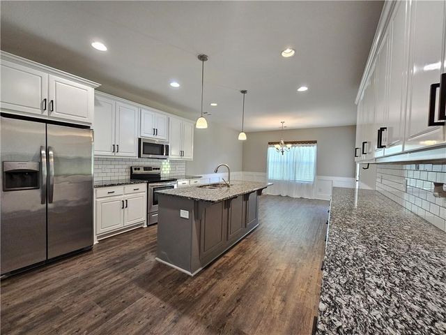 1076 Cummings Road, Smiths Station, AL 36877