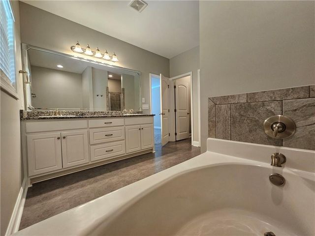 1076 Cummings Road, Smiths Station, AL 36877