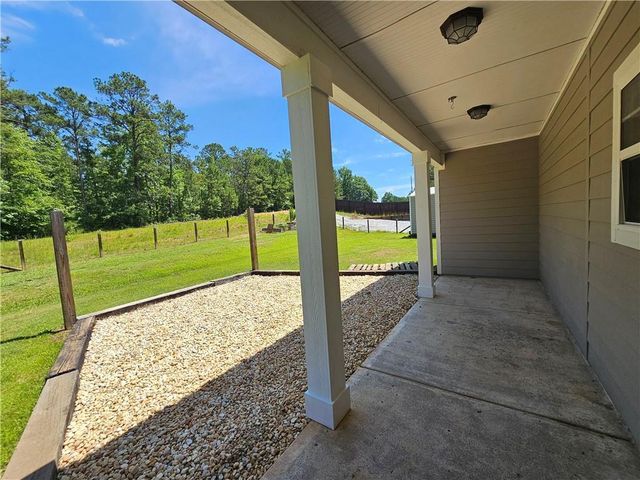 1076 Cummings Road, Smiths Station, AL 36877