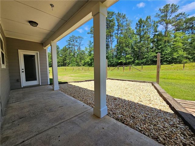 1076 Cummings Road, Smiths Station, AL 36877