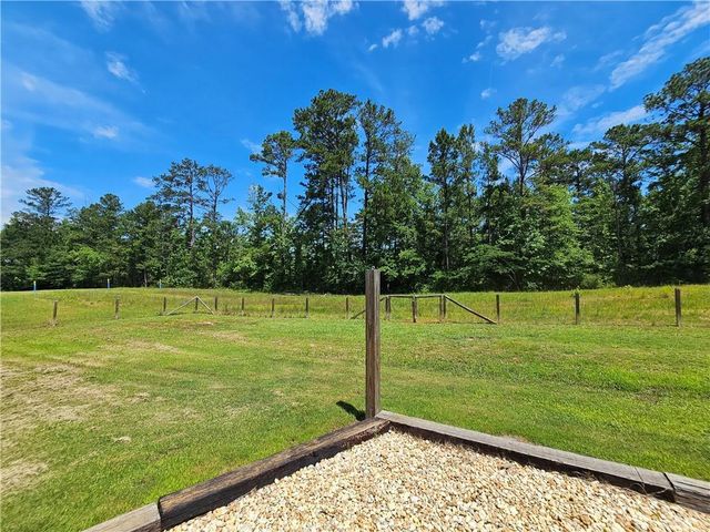 1076 Cummings Road, Smiths Station, AL 36877