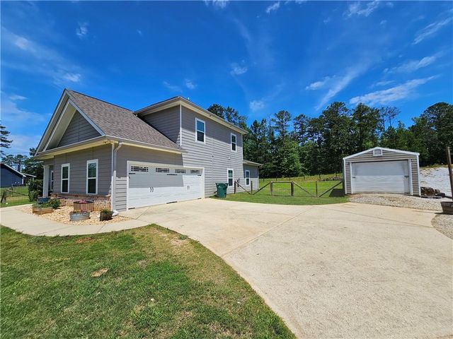 1076 Cummings Road, Smiths Station, AL 36877
