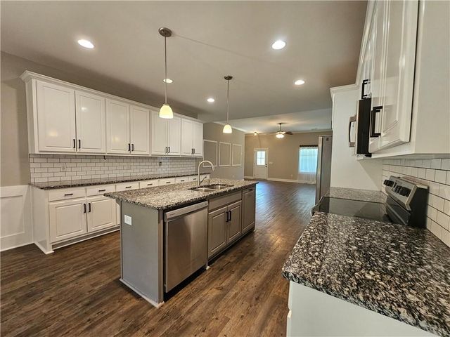 1076 Cummings Road, Smiths Station, AL 36877