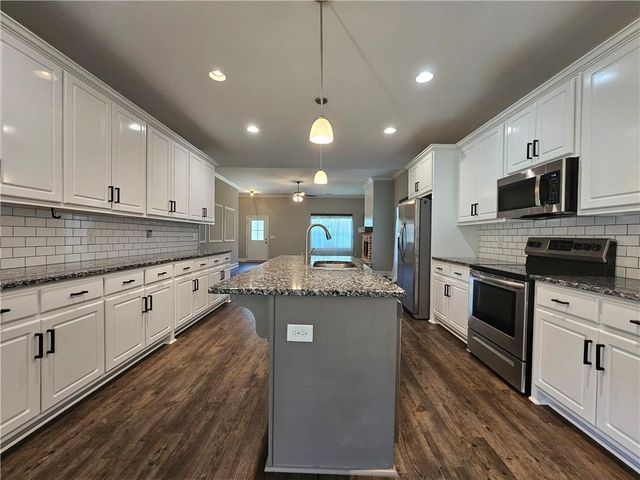 1076 Cummings Road, Smiths Station, AL 36877