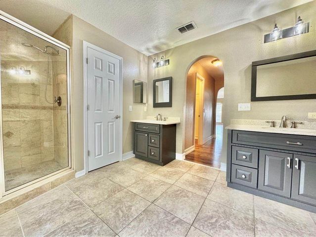 800 CLEAR BROOK COURT, Fruitland Park, FL 34731