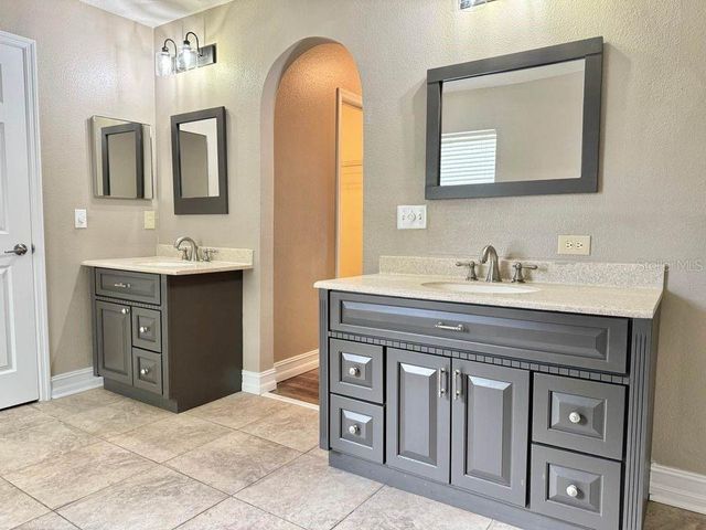 800 CLEAR BROOK COURT, Fruitland Park, FL 34731