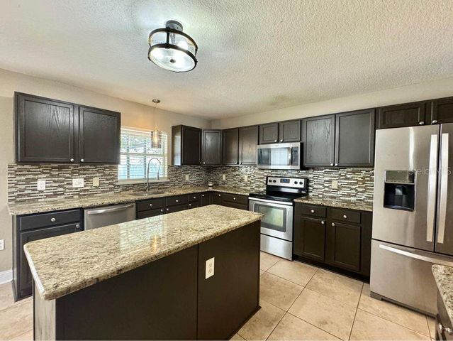 800 CLEAR BROOK COURT, Fruitland Park, FL 34731