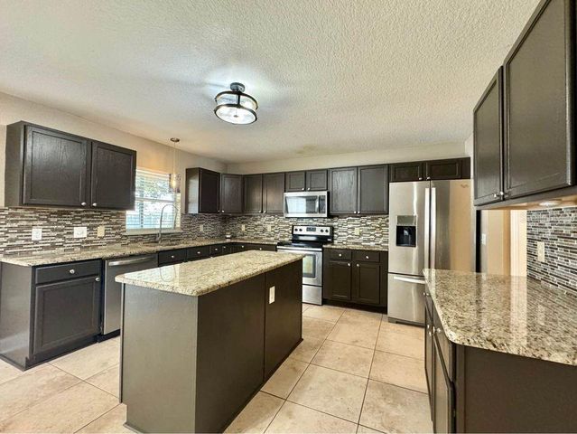 800 CLEAR BROOK COURT, Fruitland Park, FL 34731
