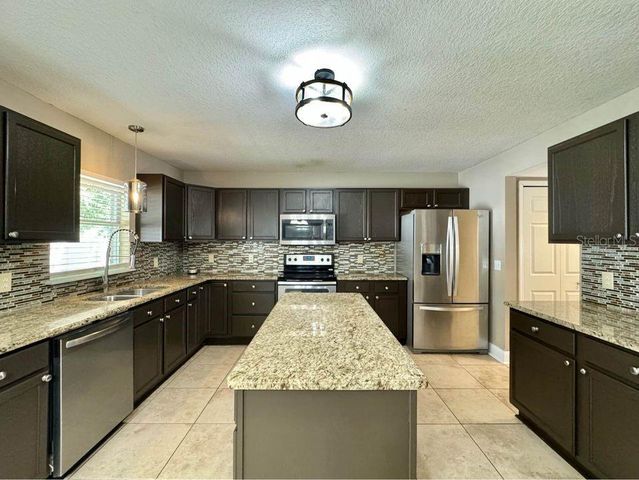 800 CLEAR BROOK COURT, Fruitland Park, FL 34731