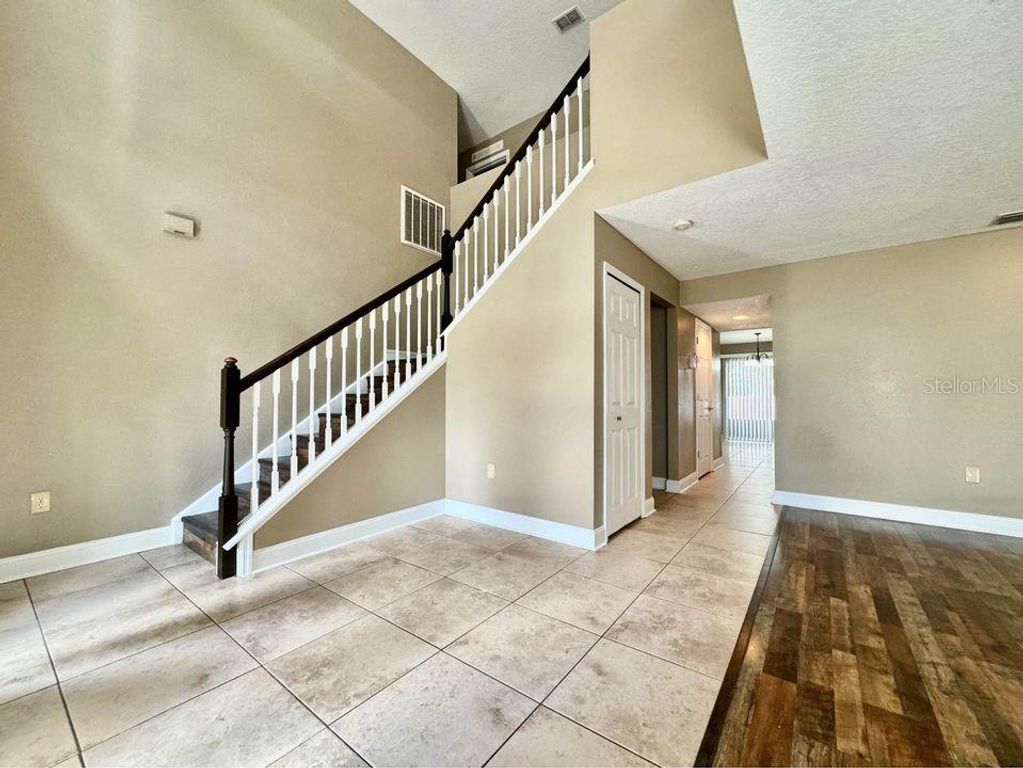 Image 2 of property listing at 800 CLEAR BROOK COURT, Fruitland Park, FL 34731