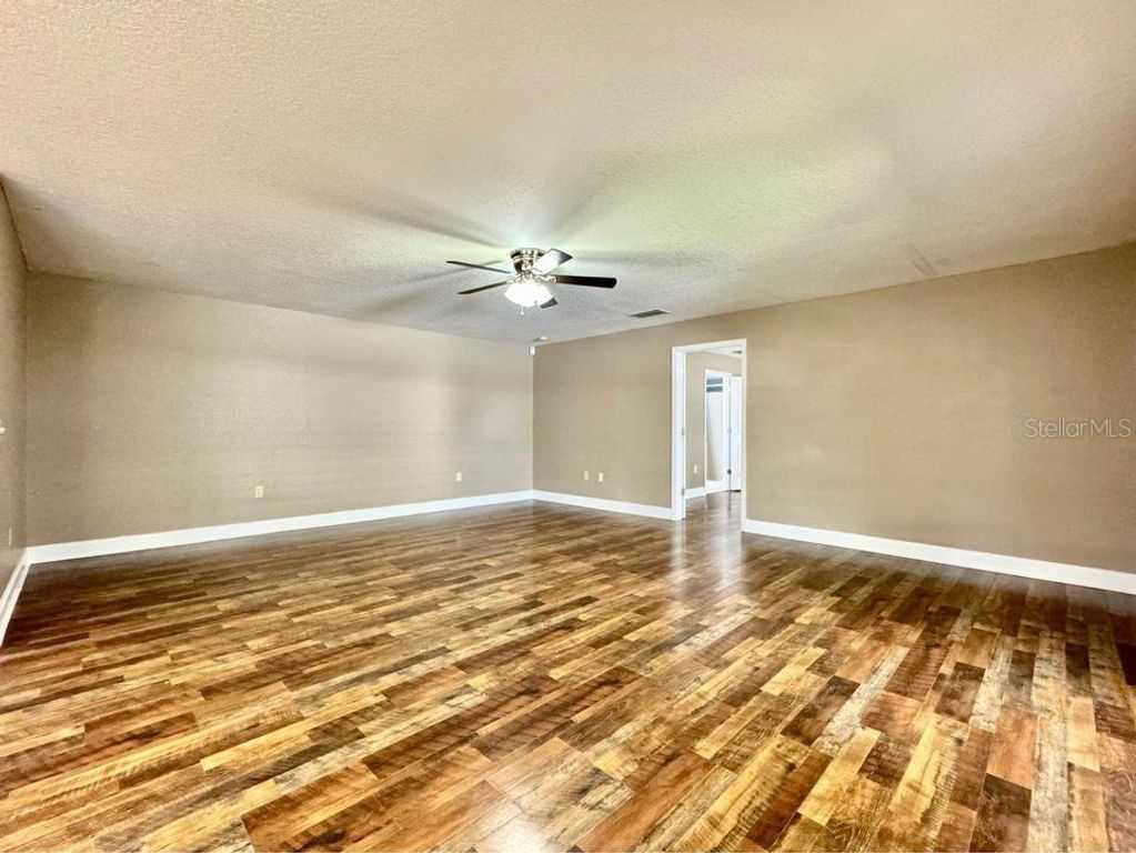 Image 16 of property listing at 800 CLEAR BROOK COURT, Fruitland Park, FL 34731