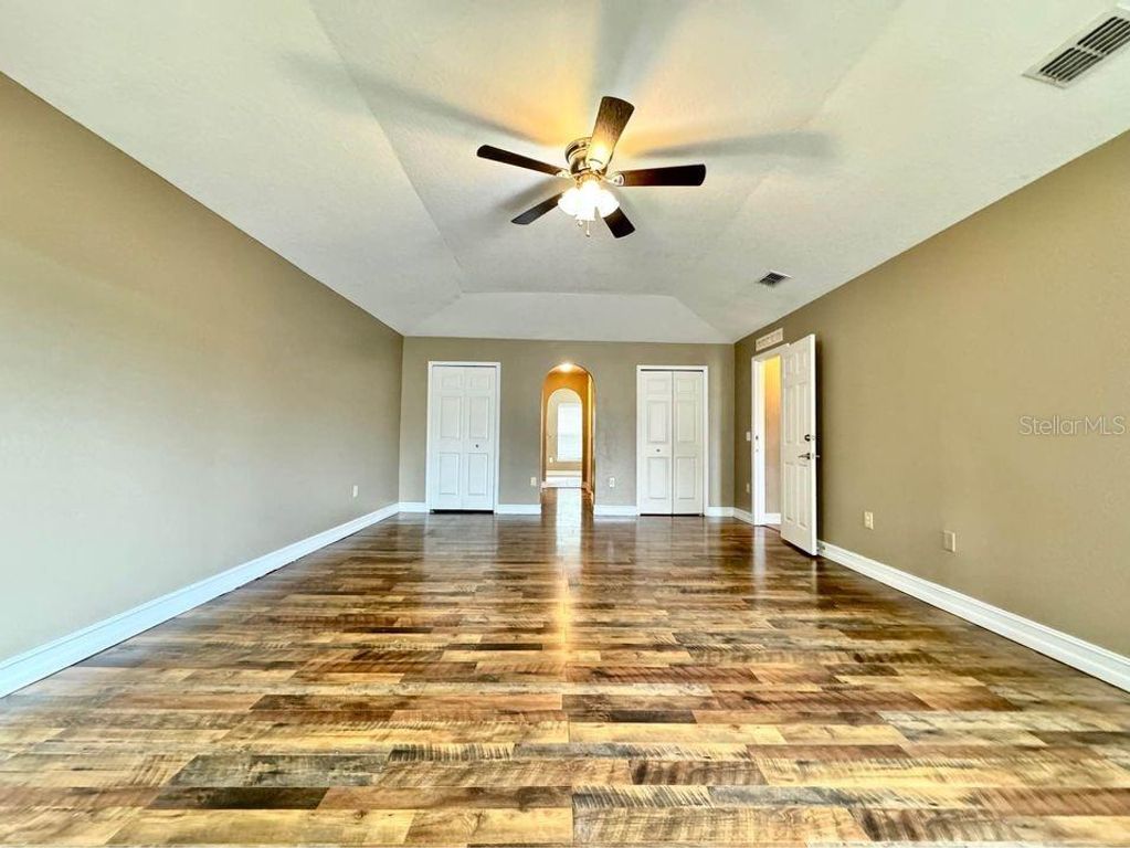 Image 17 of property listing at 800 CLEAR BROOK COURT, Fruitland Park, FL 34731