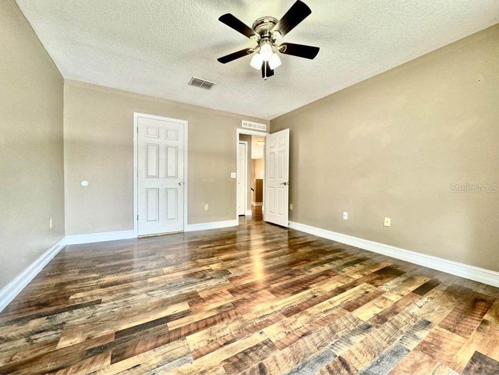 Image 23 of property listing at 800 CLEAR BROOK COURT, Fruitland Park, FL 34731