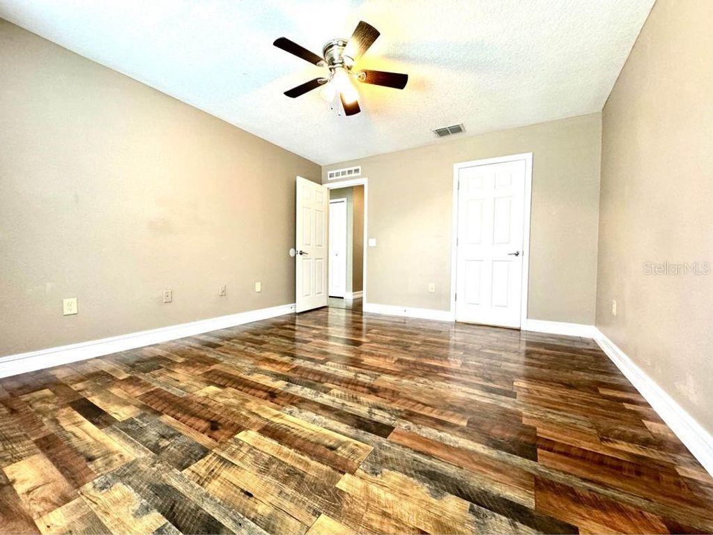 Image 24 of property listing at 800 CLEAR BROOK COURT, Fruitland Park, FL 34731