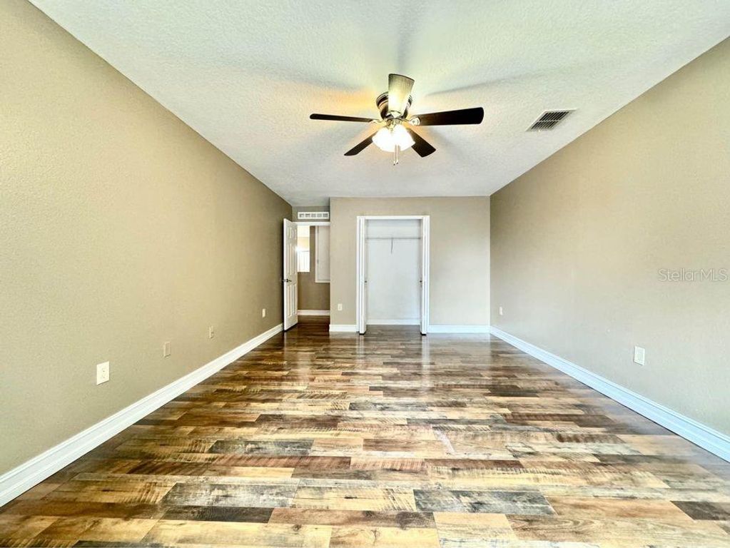 Image 25 of property listing at 800 CLEAR BROOK COURT, Fruitland Park, FL 34731