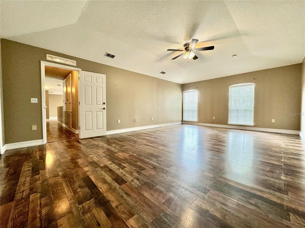 Image 28 of property listing at 800 CLEAR BROOK COURT, Fruitland Park, FL 34731