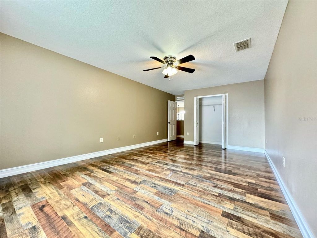Image 30 of property listing at 800 CLEAR BROOK COURT, Fruitland Park, FL 34731