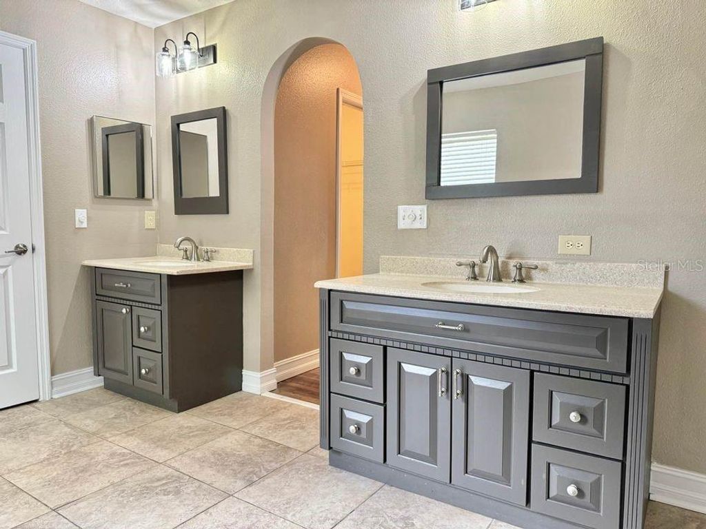 Image 32 of property listing at 800 CLEAR BROOK COURT, Fruitland Park, FL 34731