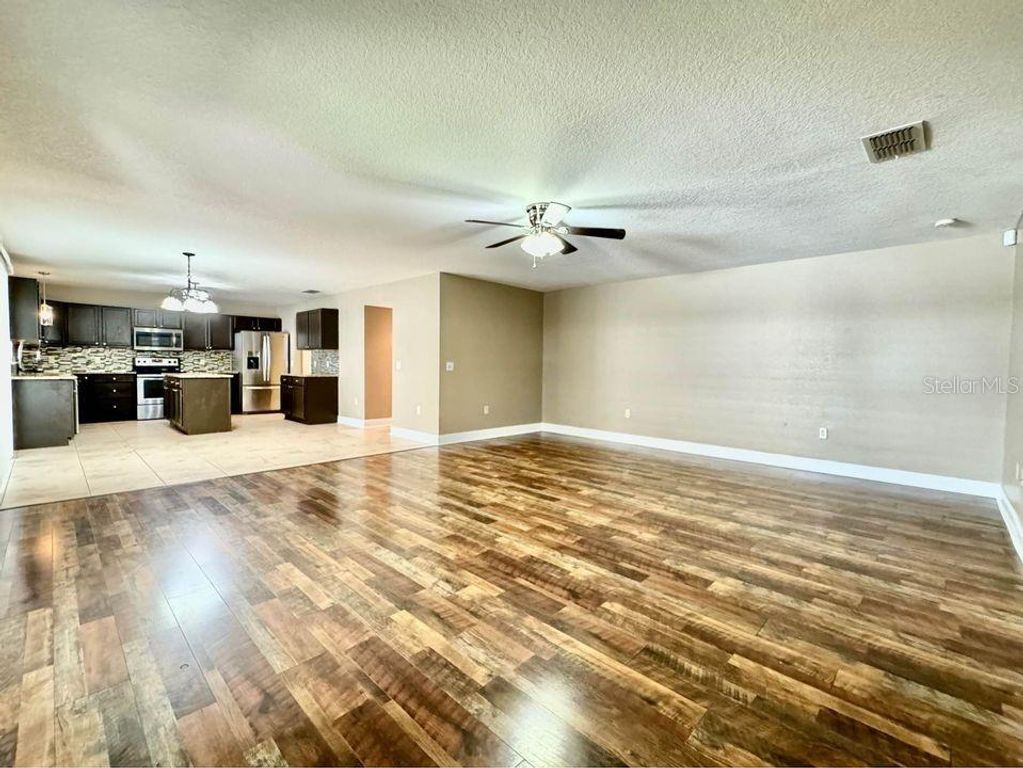 Image 10 of property listing at 800 CLEAR BROOK COURT, Fruitland Park, FL 34731