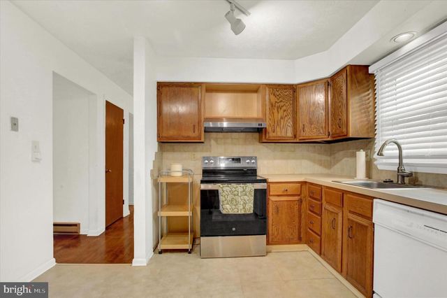 429 N SCENIC RD, Harrisburg, PA 17109