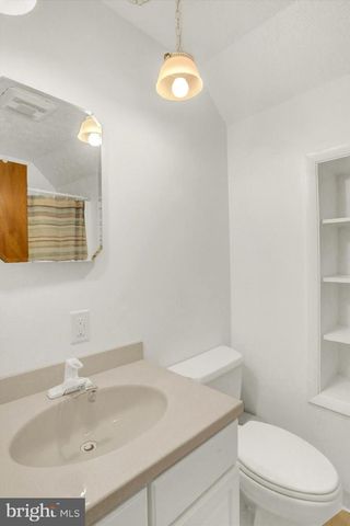 429 N SCENIC RD, Harrisburg, PA 17109