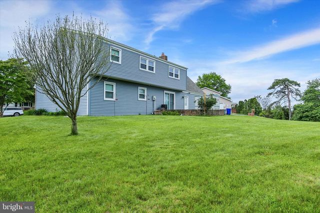 429 N SCENIC RD, Harrisburg, PA 17109