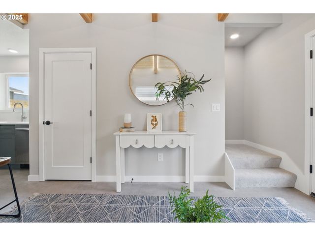 1123 Se Rhone St B, Portland, OR 97202