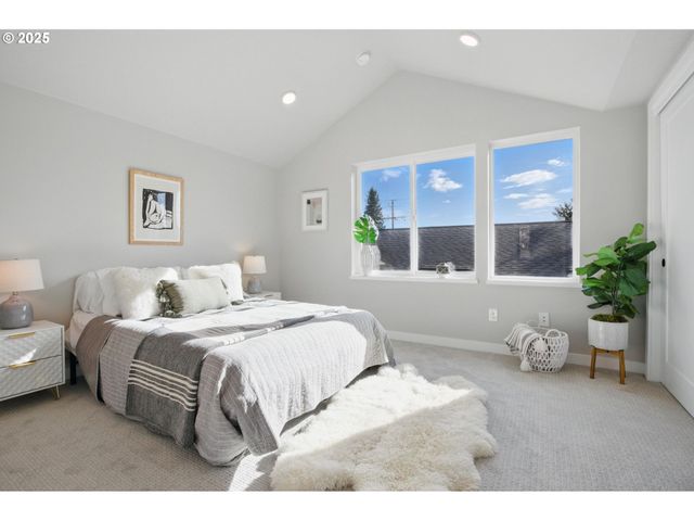 1123 Se Rhone St B, Portland, OR 97202