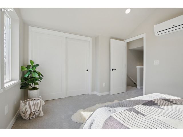 1123 Se Rhone St B, Portland, OR 97202