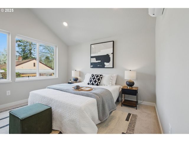 1123 Se Rhone St B, Portland, OR 97202