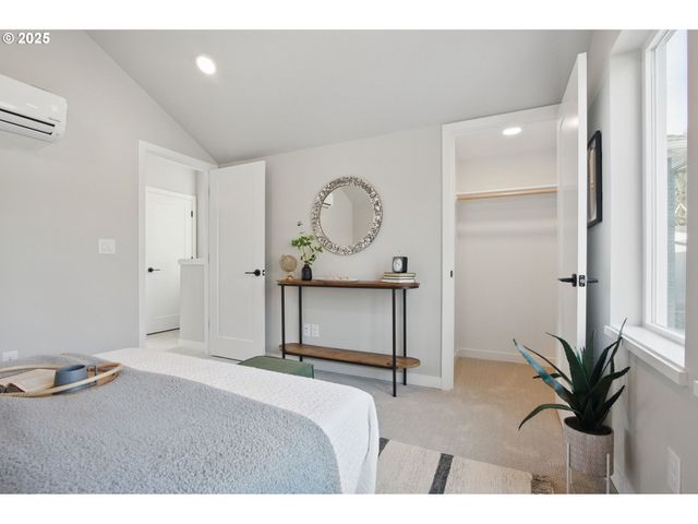 1123 Se Rhone St B, Portland, OR 97202