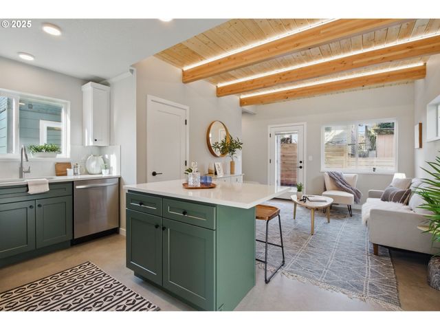 1123 Se Rhone St B, Portland, OR 97202