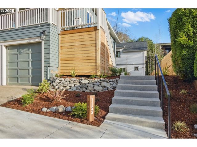 1123 Se Rhone St B, Portland, OR 97202