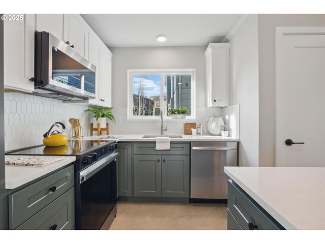 1123 Se Rhone St B, Portland, OR 97202