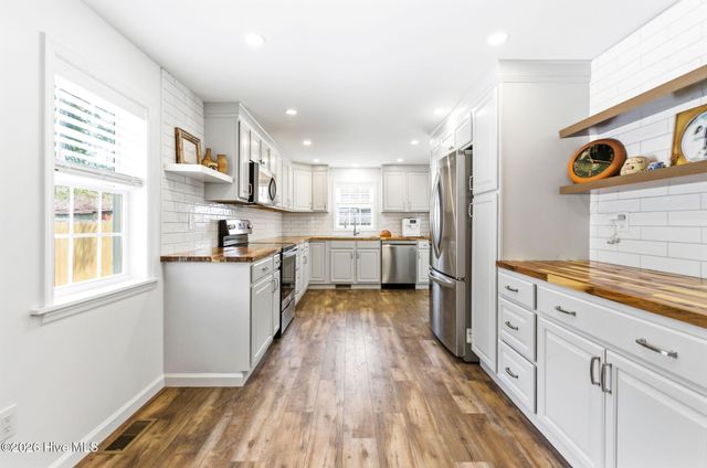 406 N B Street, Bridgeton, NC 28519