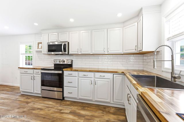 406 N B Street, Bridgeton, NC 28519