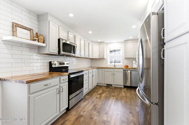 406 N B Street, Bridgeton, NC 28519