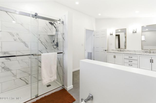 406 N B Street, Bridgeton, NC 28519