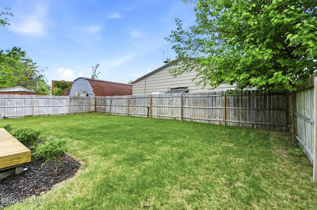 406 N B Street, Bridgeton, NC 28519