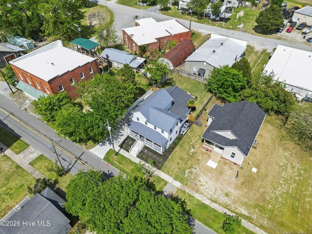 406 N B Street, Bridgeton, NC 28519