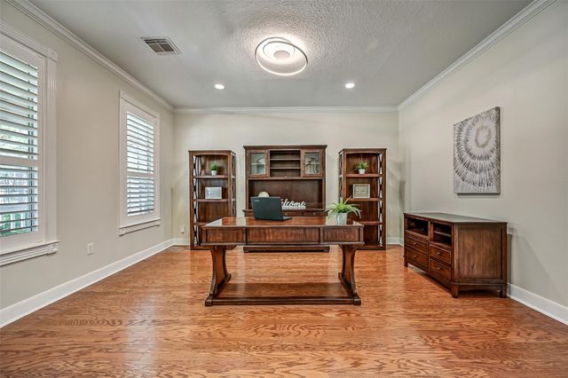 18 Falling Leaf Court, Friendswood, TX 77546