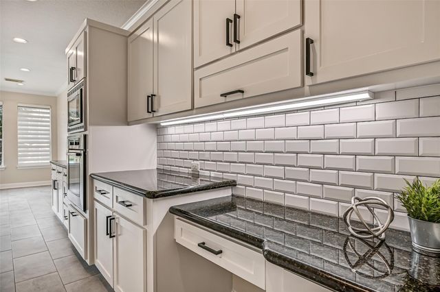 18 Falling Leaf Court, Friendswood, TX 77546