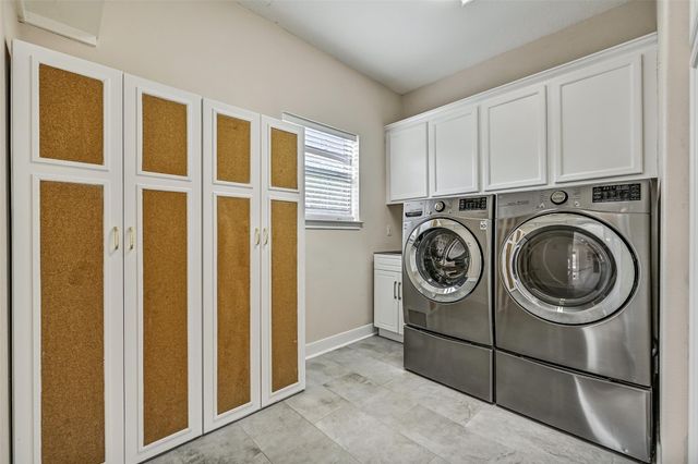 18 Falling Leaf Court, Friendswood, TX 77546