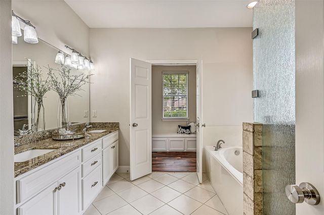 18 Falling Leaf Court, Friendswood, TX 77546