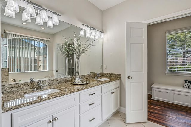 18 Falling Leaf Court, Friendswood, TX 77546