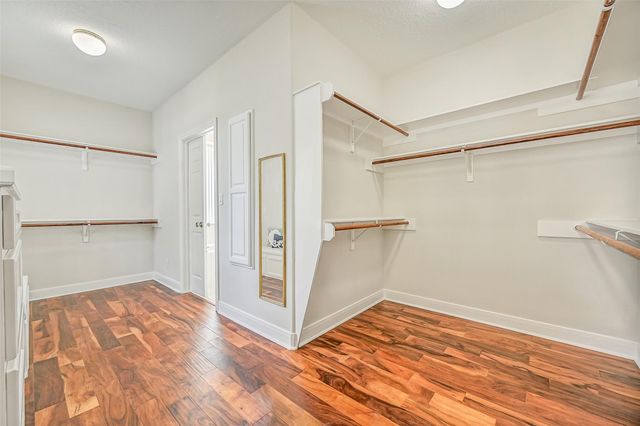 18 Falling Leaf Court, Friendswood, TX 77546