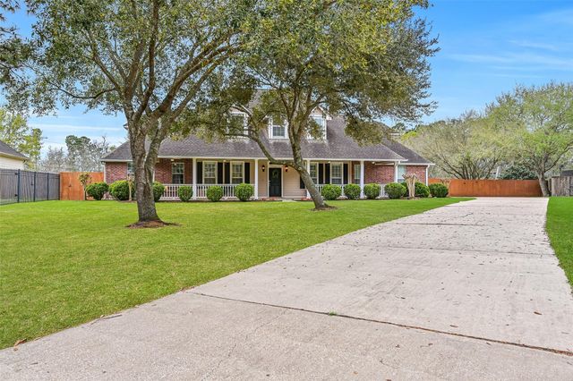 18 Falling Leaf Court, Friendswood, TX 77546