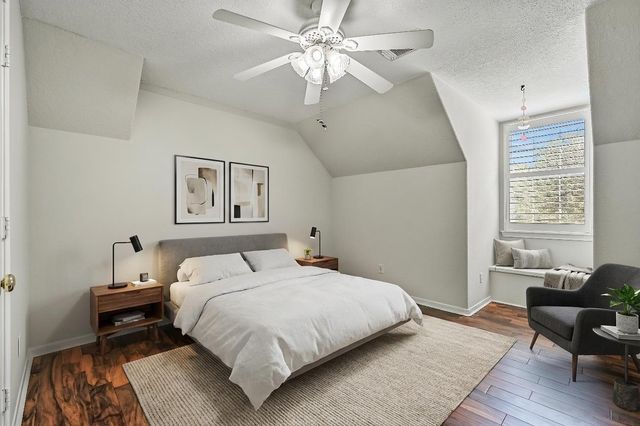 18 Falling Leaf Court, Friendswood, TX 77546